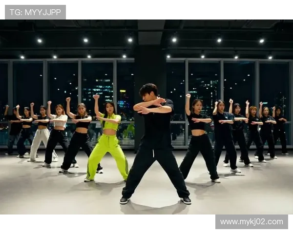 广州街舞队与北京街舞队赛后复盘探讨团队协作的成功与不足之处